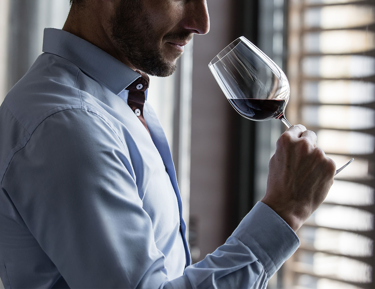 sydonios-esthete-left